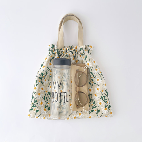 巾着ゴムバッグ(デイジー刺繍 ベージュ） 巾着バッグ くらしこ