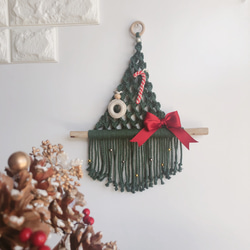 壁掛けで省スペース　マクラメのクリスマスツリー　 2枚目の画像