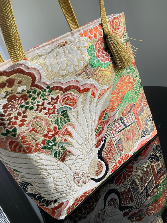 帯リメイクバッグ　鶴と菊の花　丸帯　トートバッグ　和装バッグ　帯バッグ　 8枚目の画像