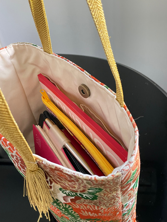 帯リメイクバッグ　鶴と菊の花　丸帯　トートバッグ　和装バッグ　帯バッグ　 6枚目の画像
