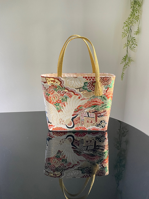 帯リメイクバッグ　鶴と菊の花　丸帯　トートバッグ　和装バッグ　帯バッグ　 1枚目の画像