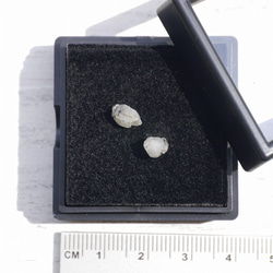 天然石フェナカイト2個セット合計約1.20ct(ブラジル産)結晶原石ルースケース付属鉱物[phe-221025-12] 9枚目の画像