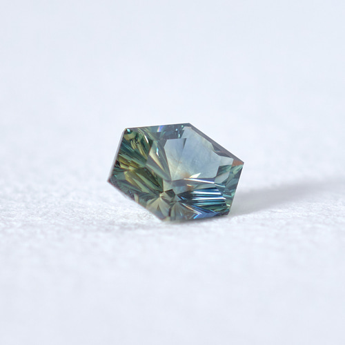 天然グリーンサファイア ルース 1.709 ct、ソーティング付き