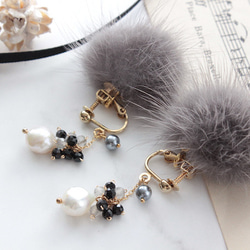 クリスマス｜ 14kgf 【2Way】バロックパールと色石とファーのピアス/BLACK［イヤリング変更可] 4枚目の画像