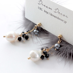 クリスマス｜ 14kgf 【2Way】バロックパールと色石とファーのピアス/BLACK［イヤリング変更可] 3枚目の画像