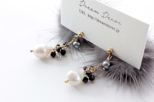 クリスマス｜ 14kgf 【2Way】バロックパールと色石とファーのピアス/BLACK［イヤリング変更可] 3枚目の画像