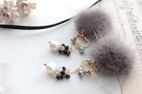 クリスマス｜ 14kgf 【2Way】バロックパールと色石とファーのピアス/BLACK［イヤリング変更可] 5枚目の画像