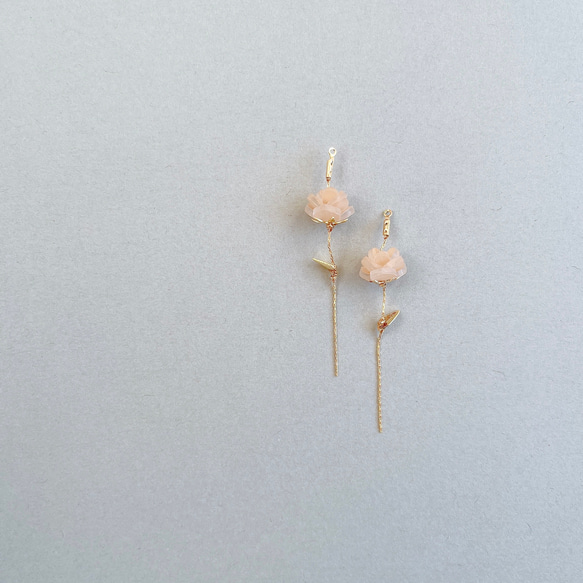 シャラっと揺れる小さなバラ【エクリュカラー】イヤリング/ピアス 11枚目の画像