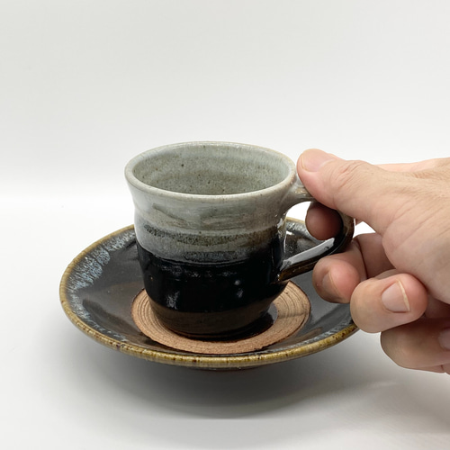 唐津焼　白と黒の陶器カップ2個セット 唐津焼 白と黒の陶器カップ2個セット
