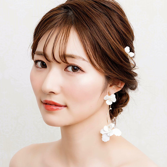 ME134【ゼクシィ掲載】 花嫁ピアス大ぶりホワイトフラワー ME134【ゼクシィ掲載】 花嫁ピアス大ぶりホワイトフラワー