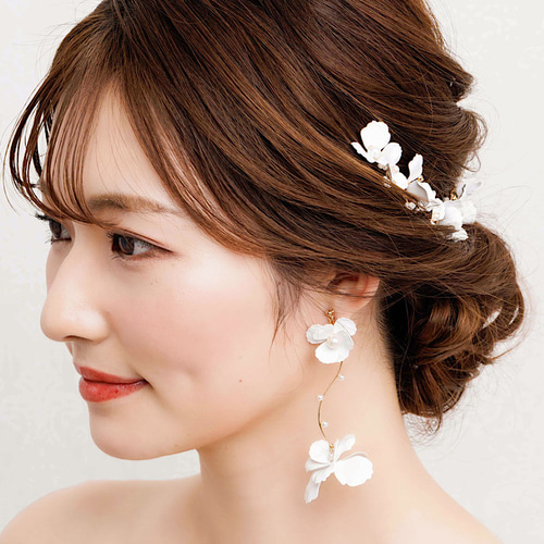 ME134【ゼクシィ掲載】 花嫁ピアス大ぶりホワイトフラワー ME134【ゼクシィ掲載】 花嫁ピアス大ぶりホワイトフラワー