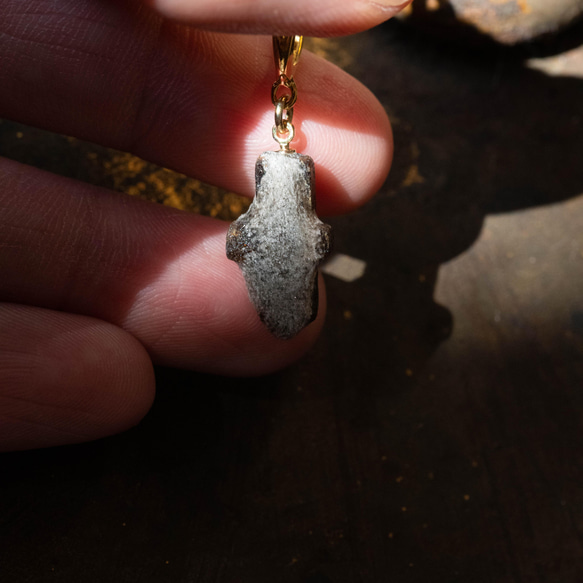【045血月系列】十字石（十字石）礦物石耳套天然石 第4張的照片