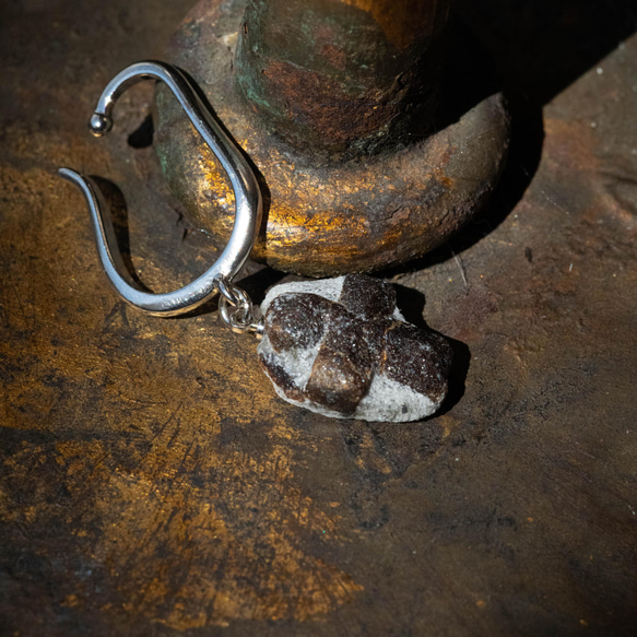【046血月系列】十字石（十字石）礦物石耳套天然石 第6張的照片