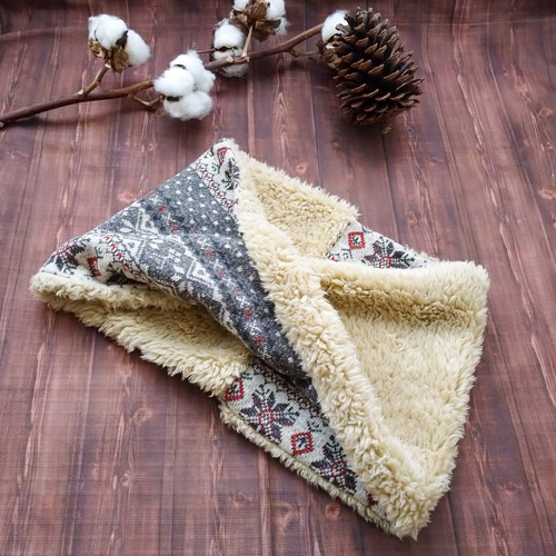 クロスデザインのコンパクトスヌード ＊ 北欧風snow柄ニット ブラウン