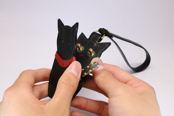 『受注作品』猫型のキーケース（１本タイプ・レザー・革・黒） 3枚目の画像
