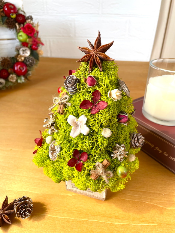 クリスマスローズ様＆グリーンと木ノ実小花達クリスマスカラーリース3