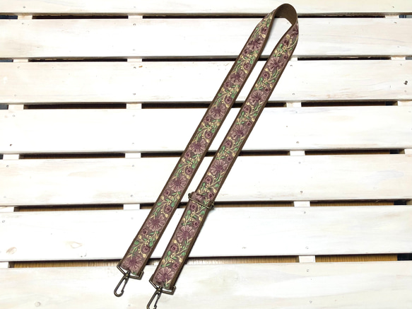 38mm幅・斜め掛け用ショルダーストラップ★茶色ベルト+薄紫色オーガンジーにあずき系グラデーションの花刺繍のストラップ 5枚目の画像