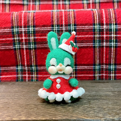 うさちゃん(緑)クリスマスver.羊毛フェルト 1枚目の画像