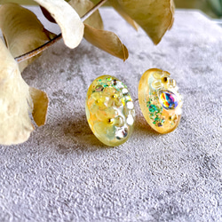 glass oval osmanthus image Earrings 4枚目の画像