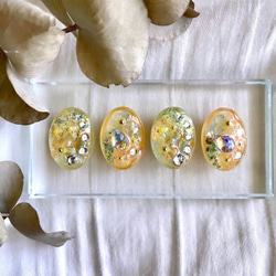 glass oval osmanthus image Earrings 5枚目の画像