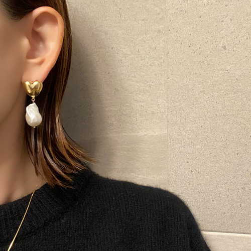 ハート モチーフ バロックパール ピアス イヤリング ピアス（スタッド