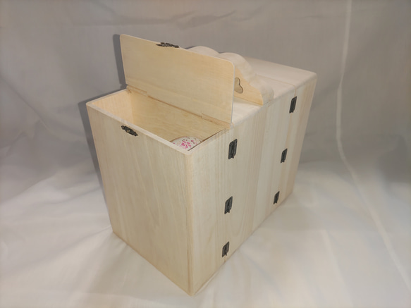 ミシン糸+ボビン 44個収納　便利な糸立て木製裁縫箱　ソーイングボックス　折り畳み収納ケース　♡型ピンクッション付 7枚目の画像