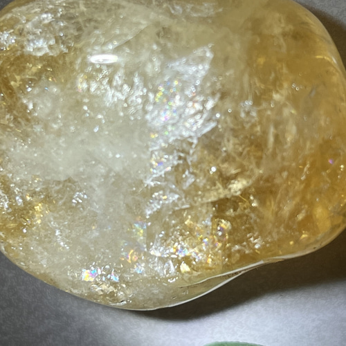 恋愛・虹入り】レインボー シトリンクォーツ 原石 タンブル 握り石