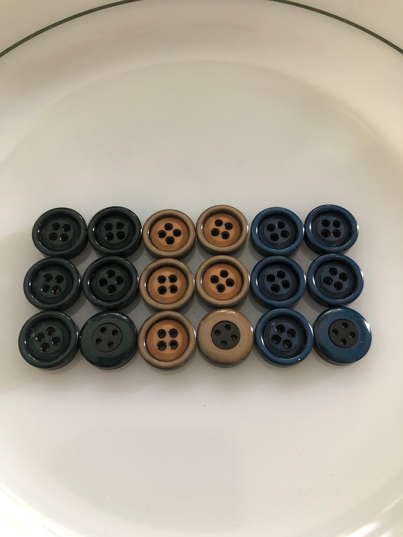 アンティーク ボタン 6個　ビンテージ 昭和 レトロ 個性的 ハンドメイド素材　緑　青　茶　ポップ アクセ　日本製 5枚目の画像