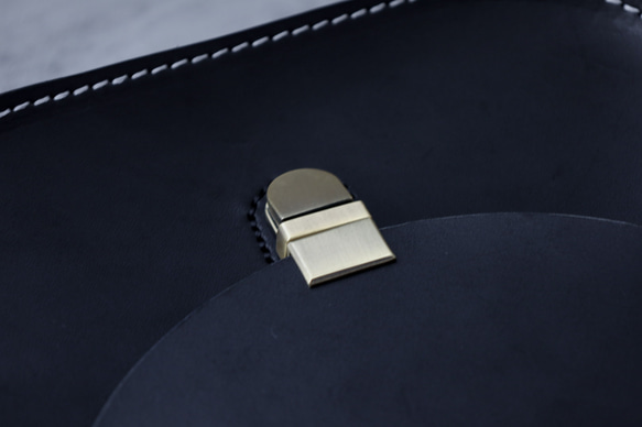 牛革レザーショルダーバッグ サドルバッグポシェット 手染め / 総手縫い 8枚目の画像