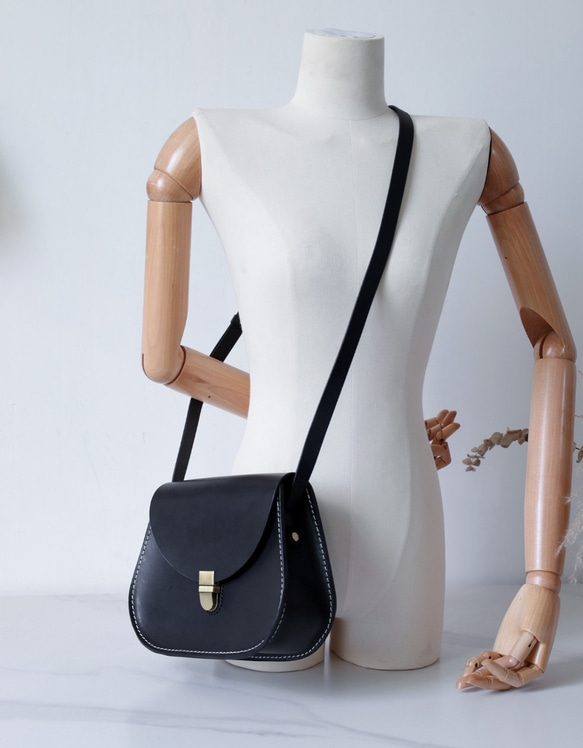 牛革レザーショルダーバッグ サドルバッグポシェット 手染め / 総手縫い 14枚目の画像