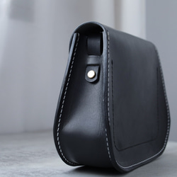 牛革レザーショルダーバッグ サドルバッグポシェット 手染め / 総手縫い 7枚目の画像