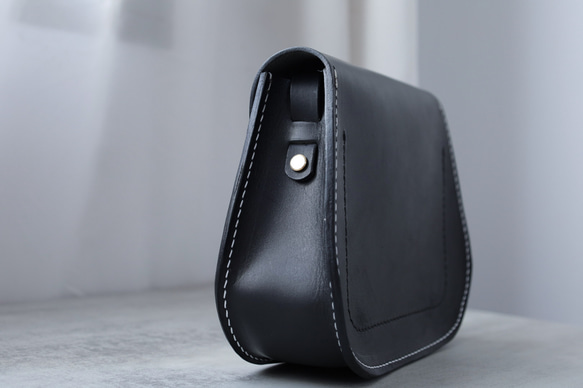 牛革レザーショルダーバッグ サドルバッグポシェット 手染め / 総手縫い 7枚目の画像