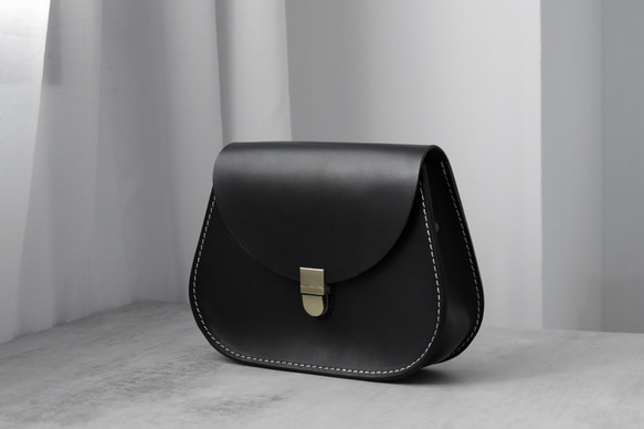 牛革レザーショルダーバッグ サドルバッグポシェット 手染め / 総手縫い 3枚目の画像