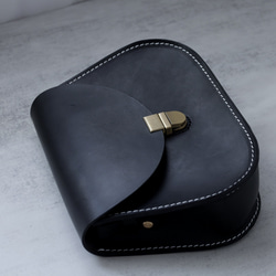 牛革レザーショルダーバッグ サドルバッグポシェット 手染め / 総手縫い 5枚目の画像