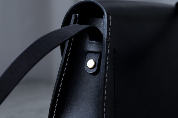 牛革レザーショルダーバッグ サドルバッグポシェット 手染め / 総手縫い 10枚目の画像