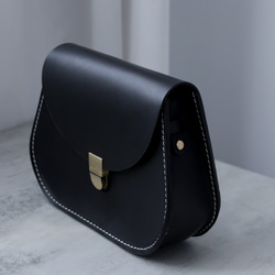 牛革レザーショルダーバッグ サドルバッグポシェット 手染め / 総手縫い 4枚目の画像