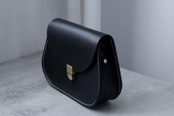 牛革レザーショルダーバッグ サドルバッグポシェット 手染め / 総手縫い 4枚目の画像