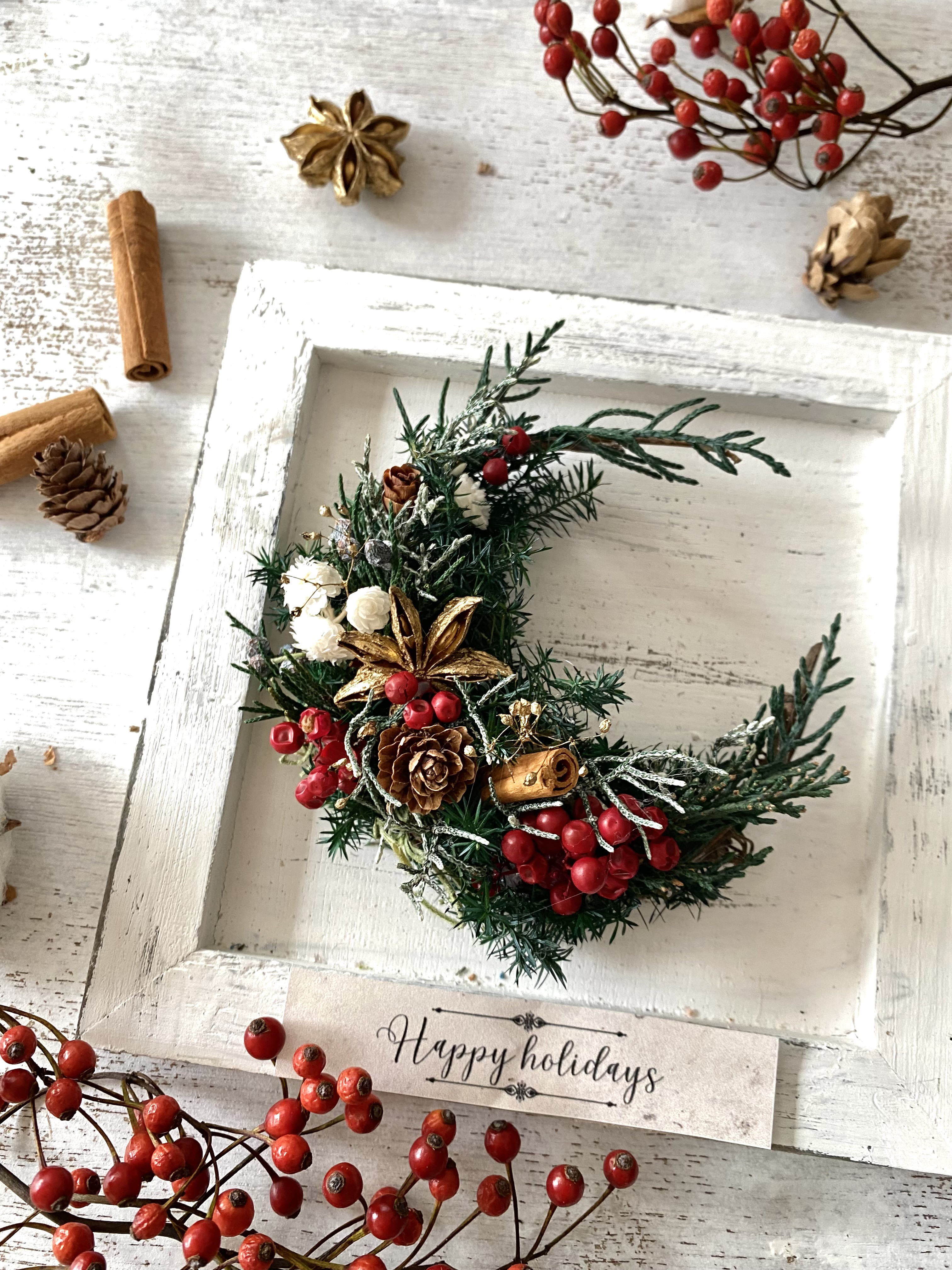 おしゃれクリスマス三日月リース木製フレーム付き／完成品