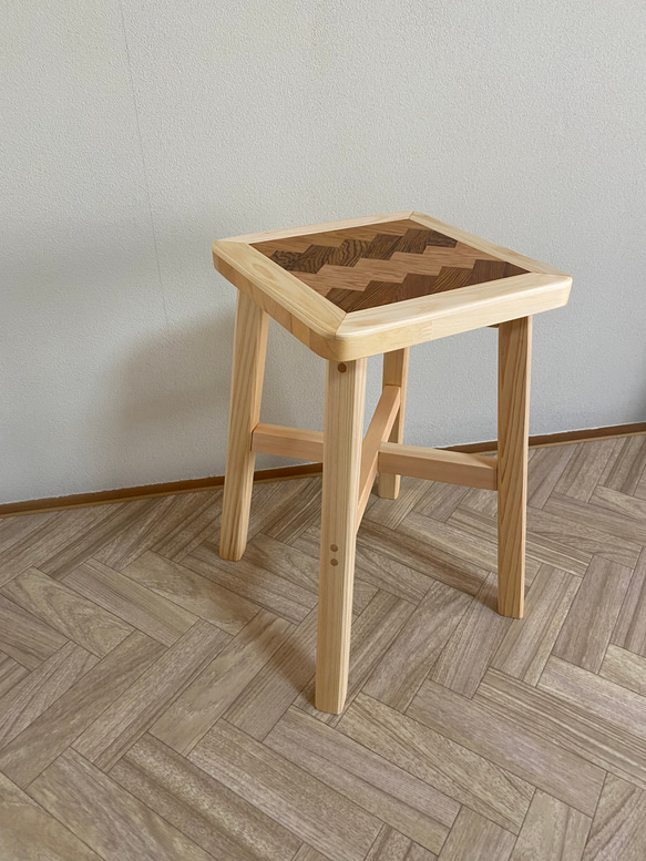 スツール・椅子（寄木装飾/寄木細工:ヘリンボーン柄） 3枚目の画像