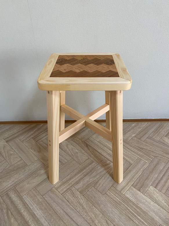 スツール・椅子（寄木装飾/寄木細工:ヘリンボーン柄） 2枚目の画像
