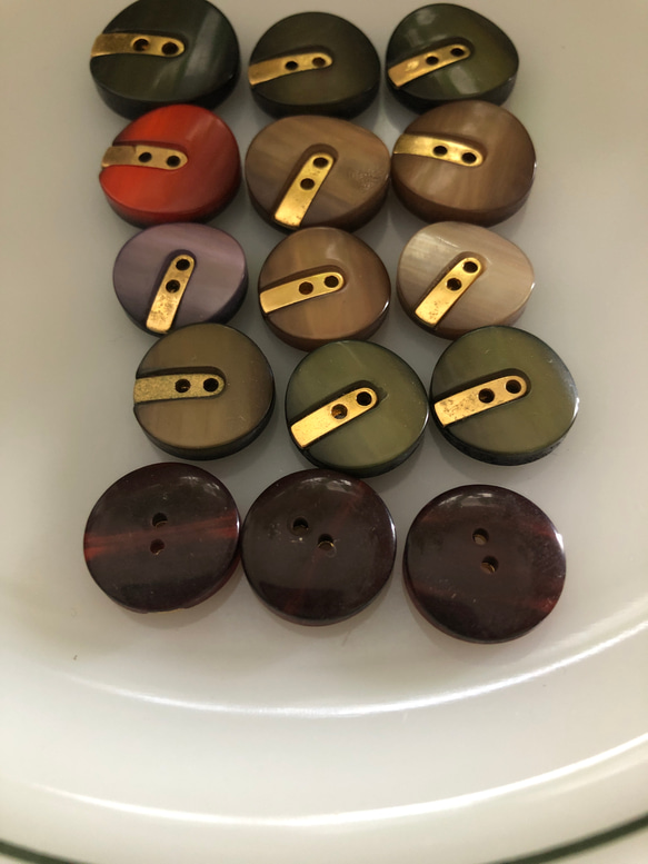 アンティーク ボタン 15個　ビンテージ 昭和 レトロ 個性的 ハンドメイド素材 日本製　まとめて　色々　ポップ アクセ 4枚目の画像