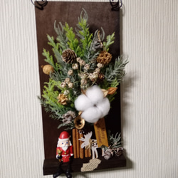 木製ボードツリーの壁掛け　クリスマスの木タグ　サンタさんとウッドトナカイつき＾＾ 1枚目の画像