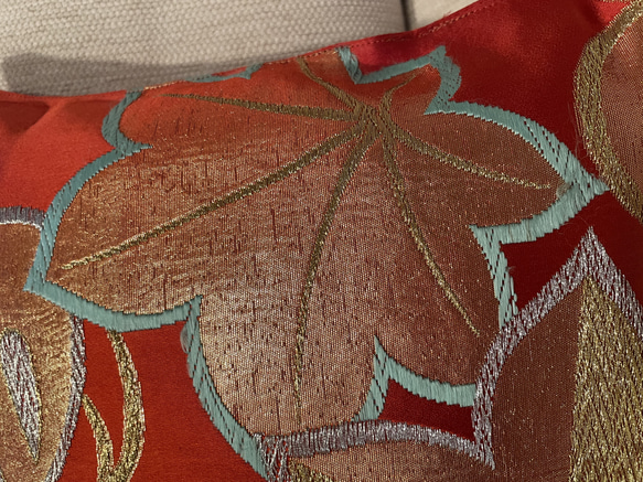 豪華刺繍の袋帯で作った正絹クッションカバー30cm✖️30cm1723 2枚目の画像