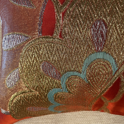 豪華刺繍の袋帯で作った正絹クッションカバー30cm✖️30cm1723 3枚目の画像