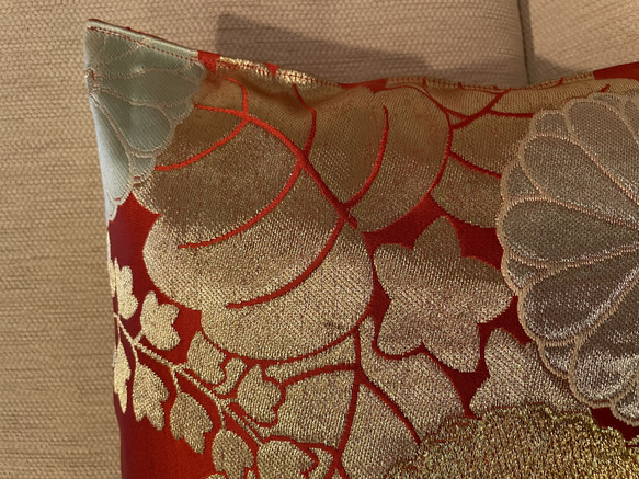 豪華刺繍の袋帯リメイク　正絹クッションカバー30cm✖️30cm 1724 2枚目の画像
