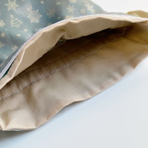 透け感の美しい 上品なオーガンジー巾着ポーチ クリスマスグリーン