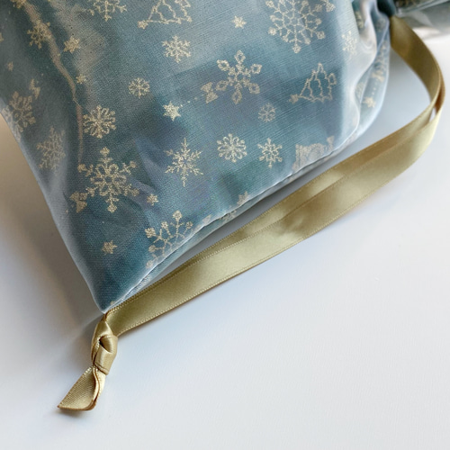 透け感の美しい 上品なオーガンジー巾着ポーチ クリスマスグリーン