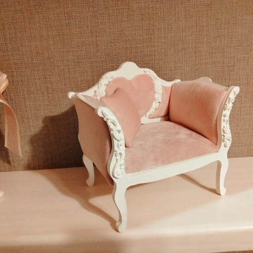 1/6ドールサイズ バラ柄モチーフ＆ハートソファシングル 白/ベロア
