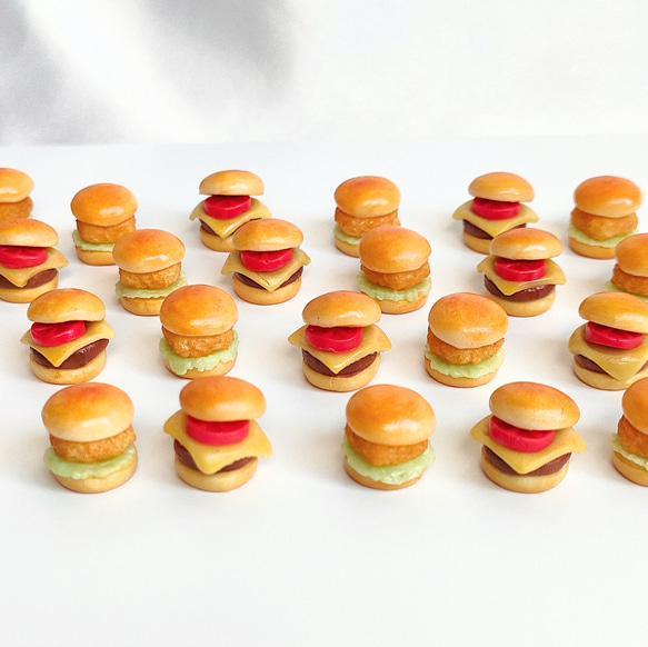 小さなハンバーガー チーズバーガー/フィッシュフライバーガー（ピアス / イヤリング/ストラップ/キーホルダー/チャー厶 10枚目の画像