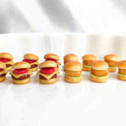 小さなハンバーガー チーズバーガー/フィッシュフライバーガー（ピアス / イヤリング/ストラップ/キーホルダー/チャー厶 5枚目の画像